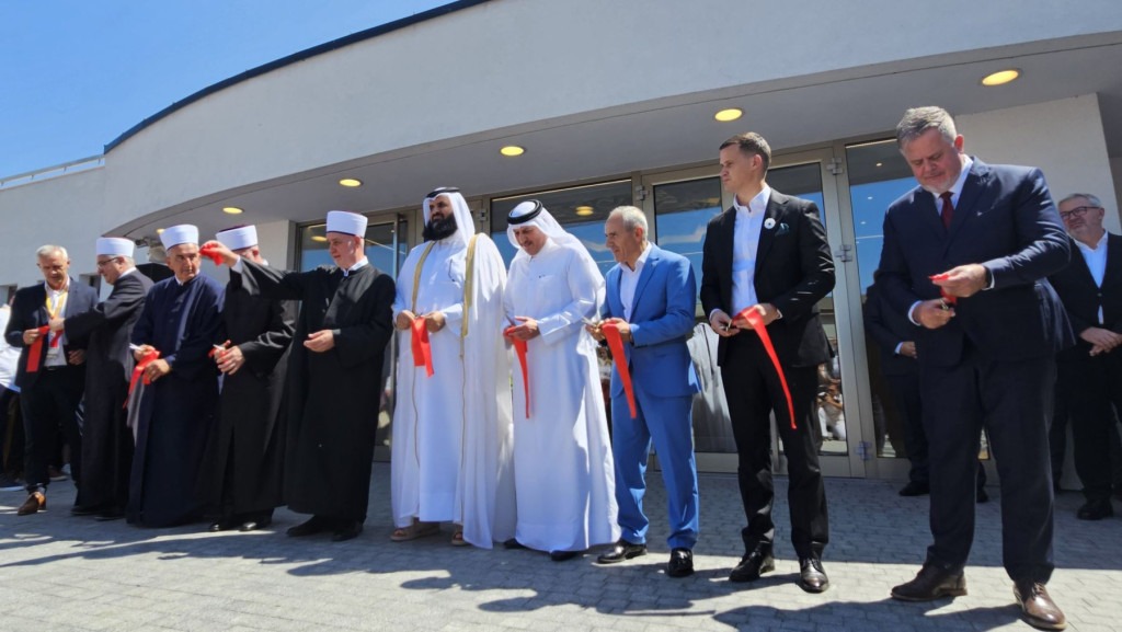 Foto: Novoizgrađeni Islamski centar u Lukavcu bit će trajni vakuf vjere, znanja i zajedništva
