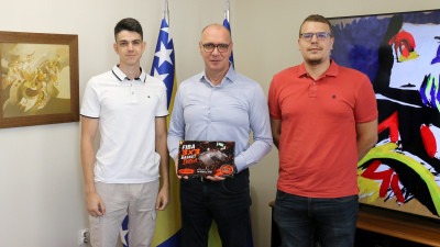 Foto: Predstavnici ‘Mladih za Sport’ zahvalili gradonačelniku Lugaviću na podršci
