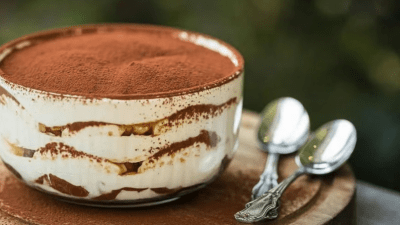 “Lažni” ali jednako ukusan: Tiramisu s jogurtom gotov za 15 minuta