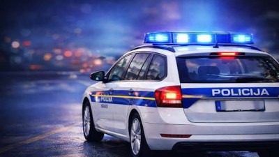 Mladići bludničili nad maloljetnicom i sve lajvali na netu: “Stari te gleda u lajvu”