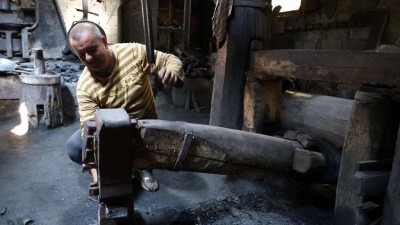 Dražen Jozeljić čuva tradiciju staru 700 godina: U Oćeviji se željezo i danas kuje snagom vode