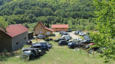 Velika akcija Granične policije: U Foči zaplijenjeno 11 vozila iz Velike Britanije, uhapšen krijumčar