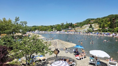 Foto/Završena zvanična ljetna sezona na Panonskim jezerima u Tuzli; Kompleks nastavlja sa radom u septembru sa nižim cijenama