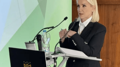 Sud poništio odluke UNSA-e o oduzimanju titule magistra, Sebiji Izetbegović se mora isplatiti više od 23 hiljade KM
