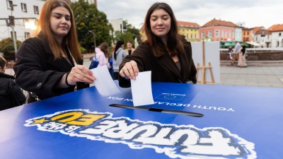‘Future is the EU’: Mladi u Tuzli razgovarali o budućnosti Bosne i Hercegovine