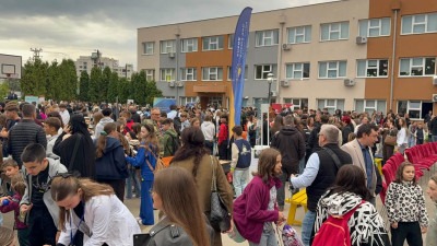 Foto/Festival znanja i inovacija u Tuzli: Mladi naučnici predstavili radove pred više stotina posjetilaca