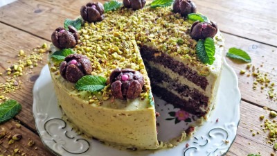 Čokoladna torta s kremom od pistacija