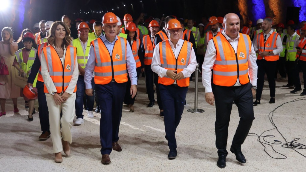 Foto/Premijer Nikšić na obilježavanju završetka proboja tunela Kvanj: Naš cilj je funkcionalan Koridor Vc