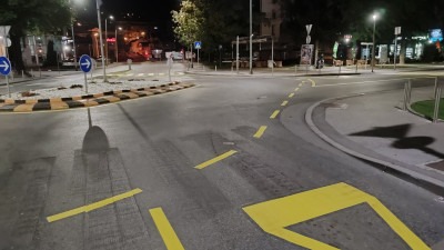 Foto: Intenzivirani radovi na horizontalnoj saobraćajnoj signalizaciji u Tuzli