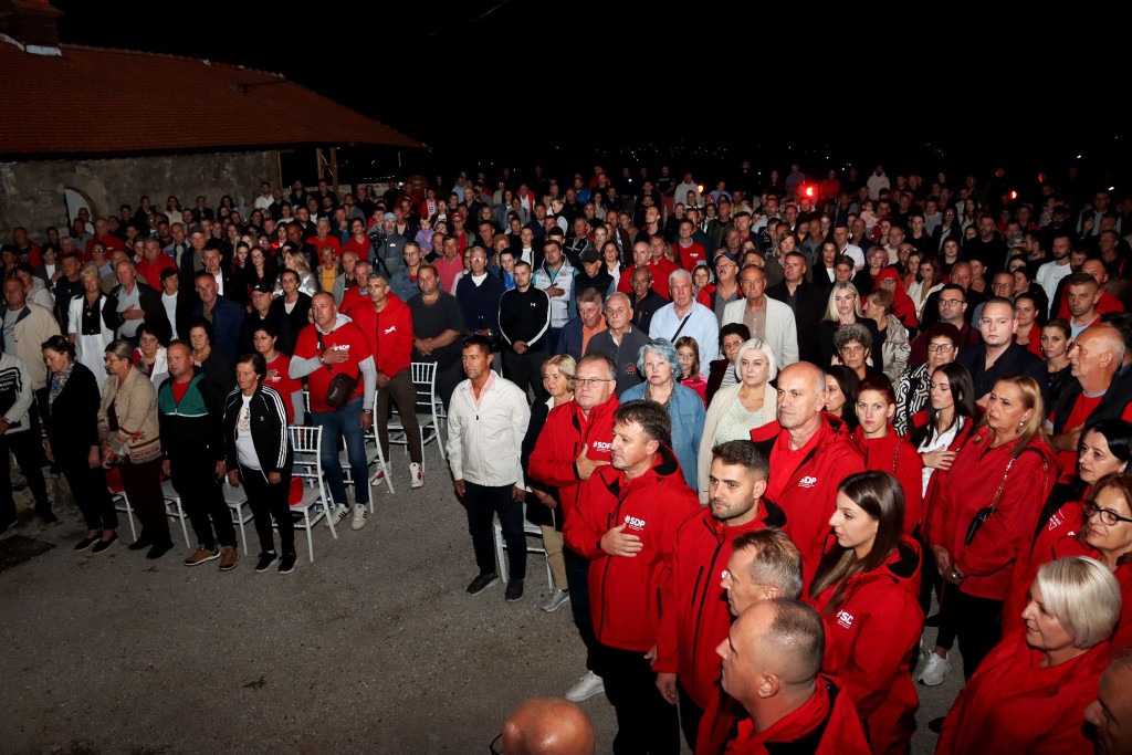 Foto/Na skupu SDP-a u Gradačcu poručeno je da su mjerljivi rezultati jedini odgovor na političke etikete: ‘Gradačac nema vremena za stagnaciju – treba mu tim koji radi na svim nivoima vlasti’