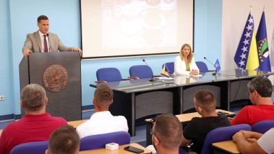 Foto: Više od 2,6 miliona KM za zapošljavanje i vlastite biznise branilaca i članova njihovih porodica u TK