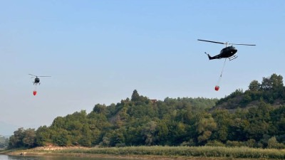 Helikopteri OS BiH gase požare u Bihaću, Kalesiji, Drvaru i Prozor-Rami