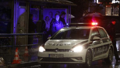 Jedna osoba teško povrijeđena u napadu nožem u sarajevskom tramvaju, napadač u bijegu