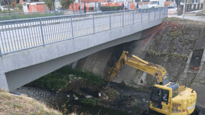 Foto: Počinju radovi na održavanju i čišćenju korita rijeke Jale