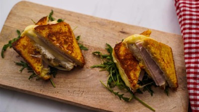 Pohani tost sa šunkom i sirom