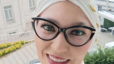 Bolovi su sve jači, bori se s teškom dijagnozom: Samohranoj majci Đeniti Hajdarević za novu terapiju potrebno 53.756 KM