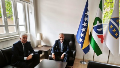 Izetbegović razgovarao sa Čovićem o uspostavljanju stabilne i funkcionalne vlasti