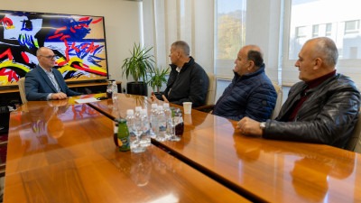 Foto: Gradonačelnik Tuzle održao sastanak sa predstavnicima Saveza dobitnika najvećih ratnih priznanja Tuzlanskog kantona