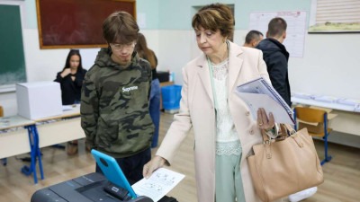 Hadžiabdić i Arnautović pozvali birače da obave građansku dužnost, zamolili za strpljenje
