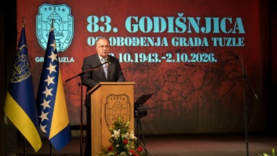 Foto/Premijer Nikšić na obilježavanju Dana oslobođenja Tuzle: ‘Simbol zajedničkog života i uvjerenja da su različitosti snaga jedne zemlje’