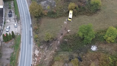 Video: Autobus sletio s ceste kod Tuzle, 11 povrijeđenih