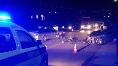 U saobraćajnoj nesreći kod Živinica poginuo maloljetnik, jedna osoba teško povrijeđena