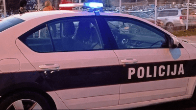 Predložena mjera pritvora za Marina Tadića (23) iz Tuzle: Tri policijska službenika povrijedio automobilom bez registarskih oznaka