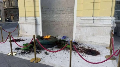 Nepoznate osobe devastirale spomenik Vječna vatra u Sarajevu